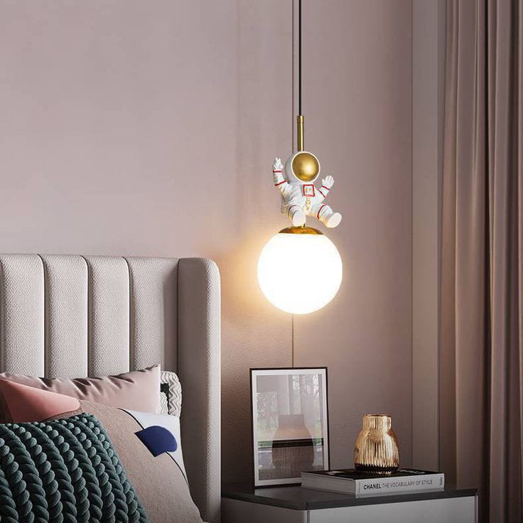 ASTRONAUT HANGING LIGHT - AURA LIGHT