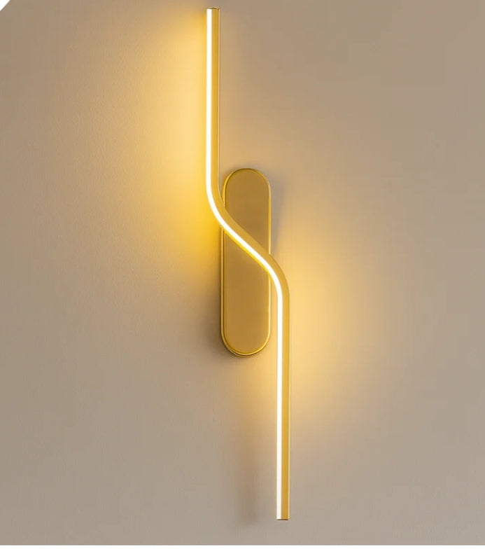 SLEEK WALL LIGHT
