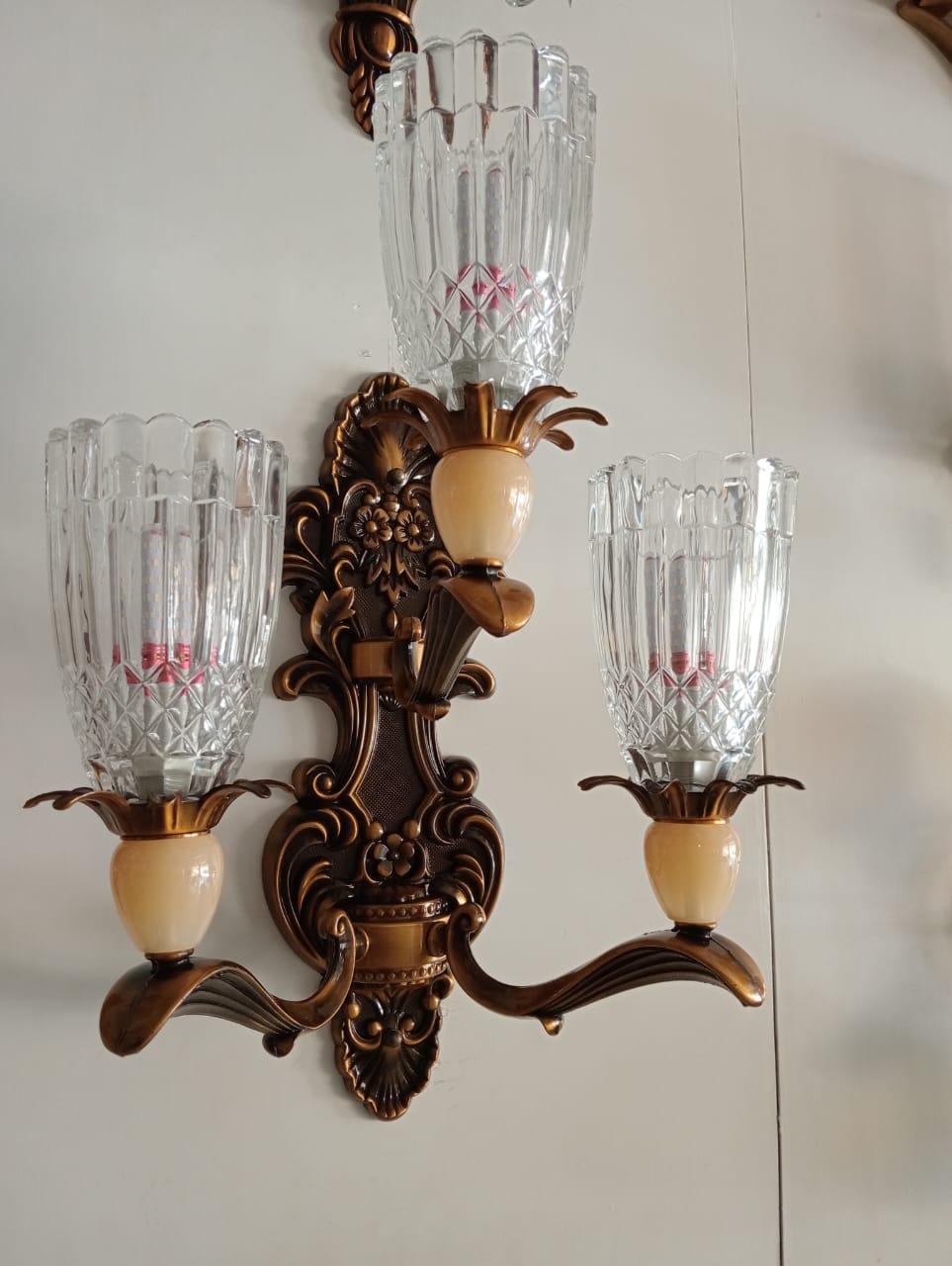 Antique 3 bulb light - AURA LIGHT